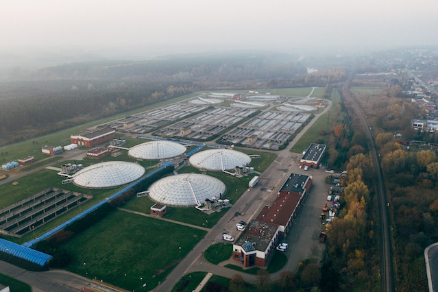 proces oczyszczania ścieków w oczyszczalni